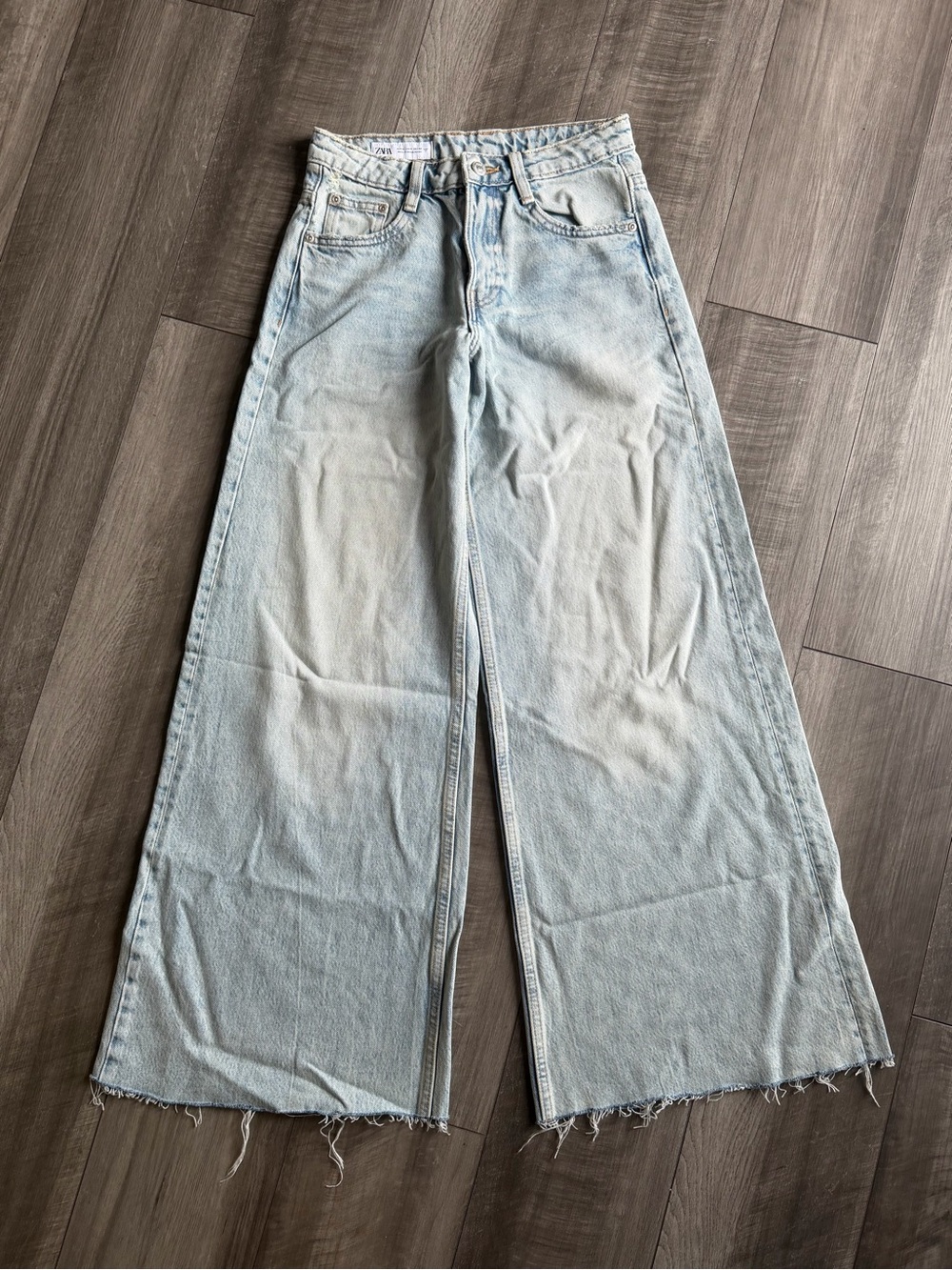 Zara High-Rise Extra Wide-Leg Jeans Raw Hem Light Wash Denim Women’s Size 0